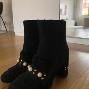 Boots - Boots med pärlor 