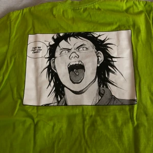 Supreme x Akira Pill tee  - Supreme tisha - size M - endast använd några få gånger så väldigt bra cond - den svarta versionen av denna går för ca 375 $ på Stockx - Tar emot bud            EDIT* SÄNKT PRIS