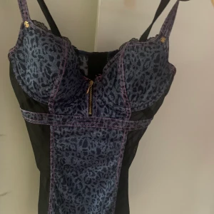 vicktoria secret  - jätte cool tröja som det går att ha bh under om det känns mer bekvämt! 💕