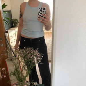 Babyblått linne Weekday - Budgivning om fler vill ha, efter första budet avslutas budgivningen om 24h💗