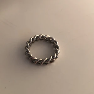 Ring - Oanvänd kedjering från edblad, nypris 299kr