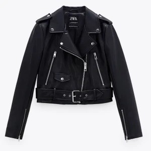 Zara skinnjacka - Säljer min skinnjacka som är köpt på zara! Den är slutsåld. 💓 skriv privat för fler bilder. Den är i gott skick!!