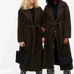 Söker!😊💓 - Söker en mörk brun lång kappa ( helst med ull) i storlek S!😊