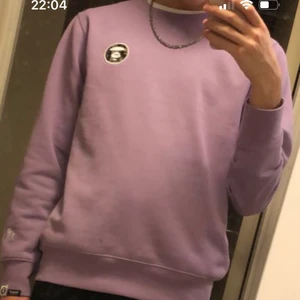 bape/aape sweatshirt storlek M - används typ 2 ggr,den sitter bra o köptes för typ 1200,mitt pris 600 men de går att diskuteras