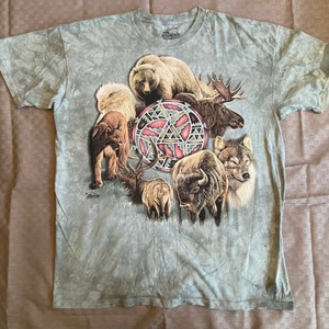 Nature tee strlk XXL - Animal Nature tee Size: XXL Mått i inch: 26/32’ Tag/märke: The Mountain TTS (true to size)