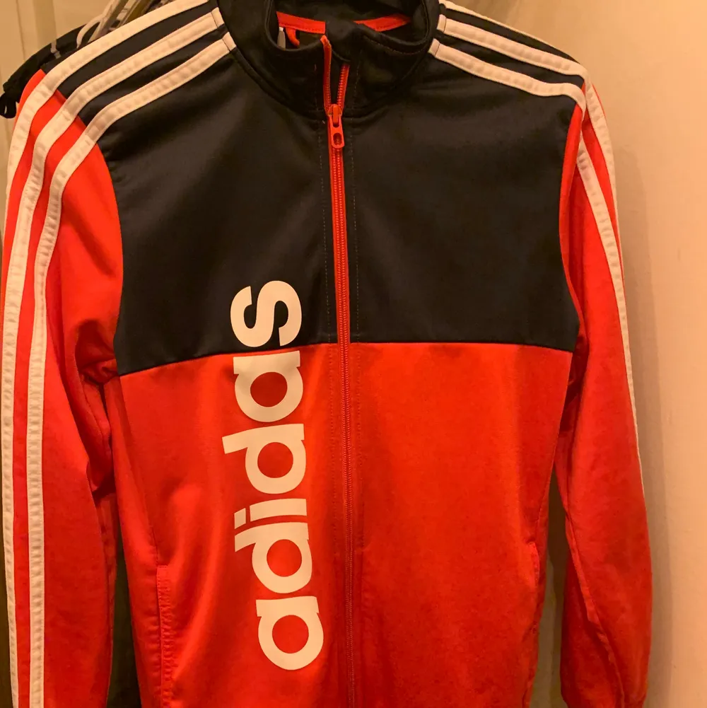 Fin adidas. Fina skick. . Tröjor & Koftor.