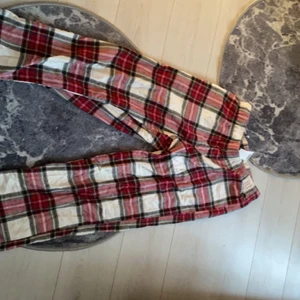 Pjymasbyxor  - Säljer dessa pjymasbyxor då jag råka ta fel storlek 🤍