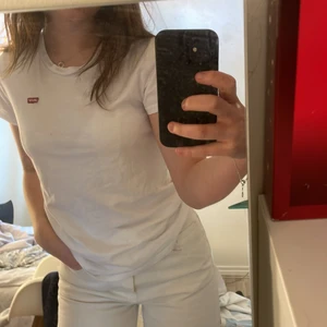 Levis tröja - Jättefin levis tröja som är använd få gånger, väldigt bra skick🤍