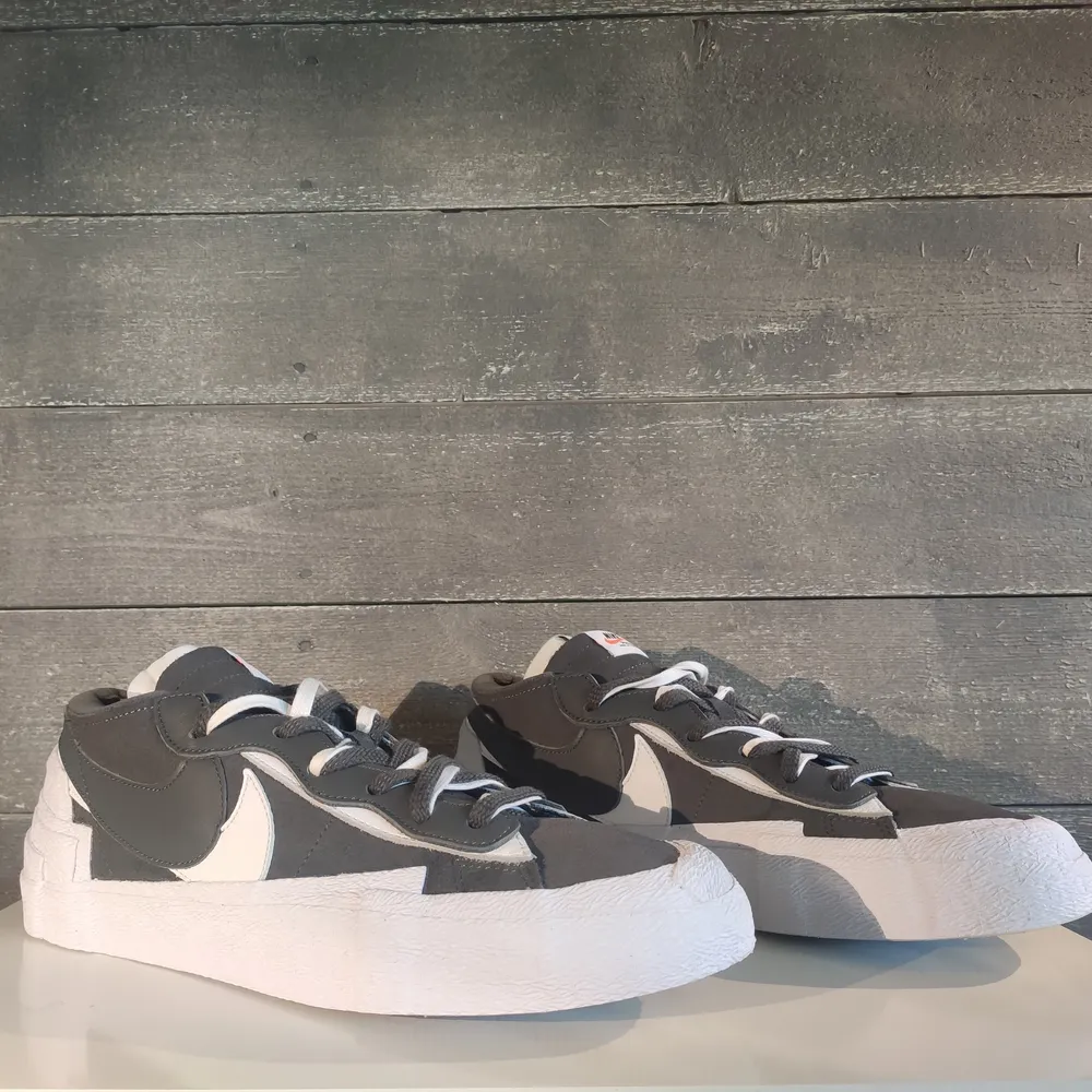 Nike Blazer Low X Sacai Iron Grey  Size: US 11.5 / EU 45.5  Quality: Deadstock                                                          Happy to provide more photos!. Skor.