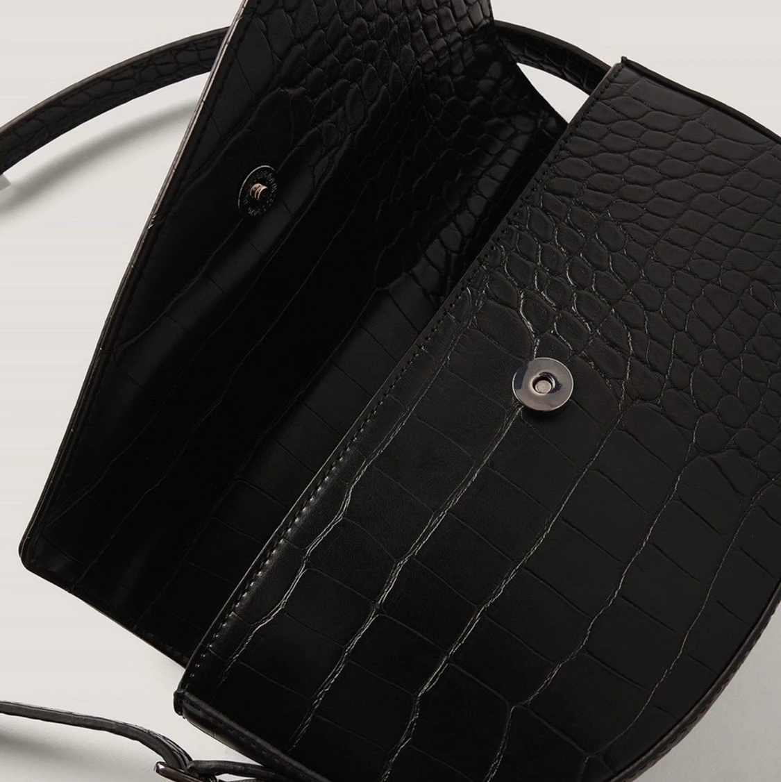 NAKD svart axelväska i sadelmodell - 91