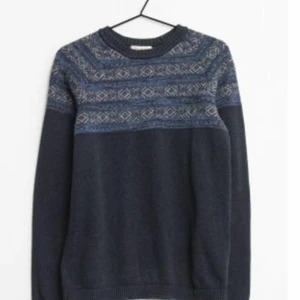 Stickad tröja - Så fin stickad tröja i nyskick! Frakt tillkommer skriv för egna bilder :) 