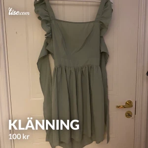 Jättefin klänning  - Öppenrygg. Storlek L