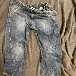 Byxor  - Använt skick. Storlek 11-12 år. 