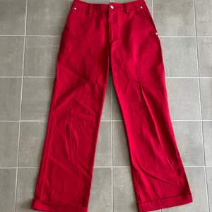 Riktigt fina röda jeans från JOY I bra kvalitet💗🥰 (färgen är mer mörkröda som på andra bilden) 