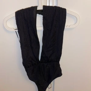 Body  - Svart glitter body från bikbok. Använd en gång bara. 70kr plus frakt. 