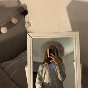 Strl 146-152 passar även 160 - En hodie super nice och fin,kommer tyvärr inte till användning): aldrig använd!