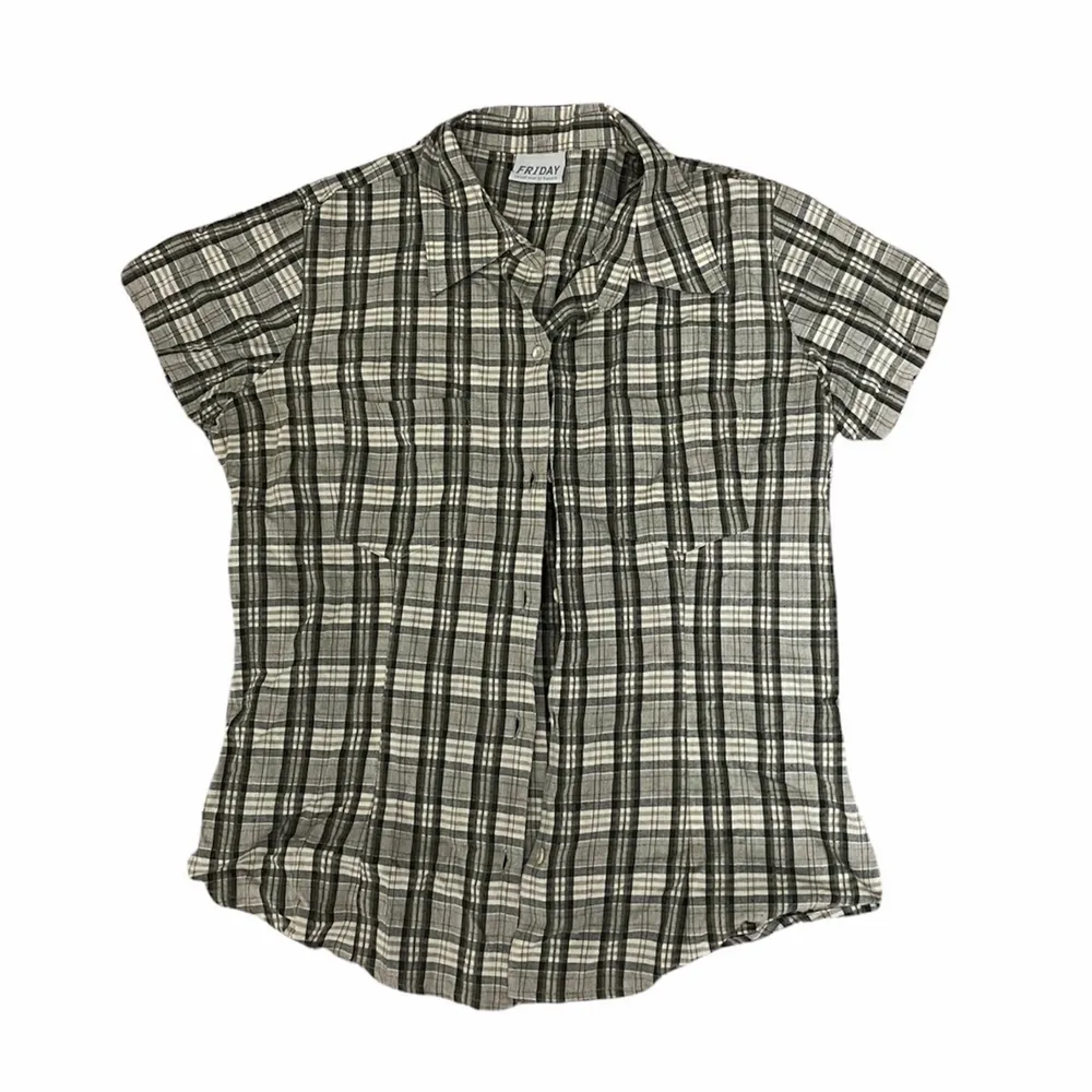 Vintage rutig kortärmad skjorta från Kappahl, storlek står inte men uppskattas till S/M. Toppar.