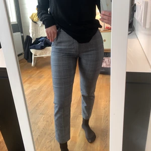 Byxor - Rutiga byxor, strl 36, skick fint men använda.