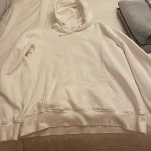 Säljer en oanvänd vit hoodie från Junkyard 🎁