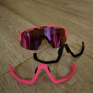 Bliz solglasögon  - Bliz glasögon i nyskick. Går att kombinera utan eller med båge.  Nypris 799:- säljer för 550:-                                                          Pris kan diskuteras                                                                       Kan skickas