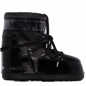 Moon Boots - Säljer mina svarta moonboots köpta i november. Endast använda 2 gånger!! Nyskick! Skriv för att få mina egna bilder 💞