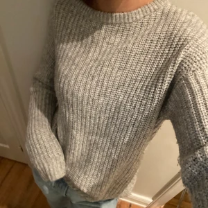 Grå stickad tröja - Grå stickad tröja 