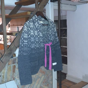 Odd Molly kofta - Säljer min fina Odd Molly Kofta. Köpt för ca 1500kr. Strlk: 1 - passar mig som är en M men är mer som en S! 