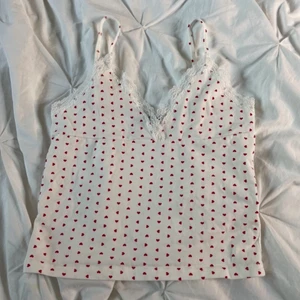 Sött linne - Superfint linne i nyskick från Brandy Melville! Går inte att köpa längre på hemsidan🍒🧚🏼‍♀️