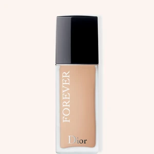 Dior - Diorskin Forever Foundation Fluid - Helt ny Diorskin Forever Foundation Fluid (färg 2N Neutral) från Dior har du en perfekt hy i 16 timmar, från morgon till kväll. Din hy får en underbar matt finish, perfekt korrektion samt behaglig komfort. Med den nya formeln, berikad med vårdande essenser som har en porförminskande effekt, förfinas hudens porer gradvis och hudens utseende blir som nytt. Ordinariepris: 535:- 30ml                  💌📦GRATIS FRAKT 🛍️