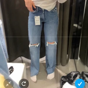 Zara jeans - Zara jeans i storlek 34. Använda sparsamt med ej några defekter 