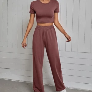 Set  - Helt nytt mysset, råkade beställa hem 2 st. T-shirten är croppad 