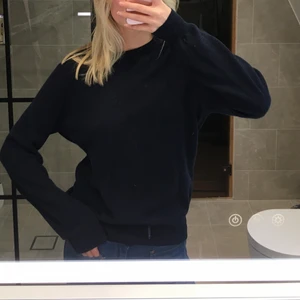 Blå cashmere tröja Uniqlo - Sååå mysig blå stickad tröja i 100% cashmere!! Från uniqlo