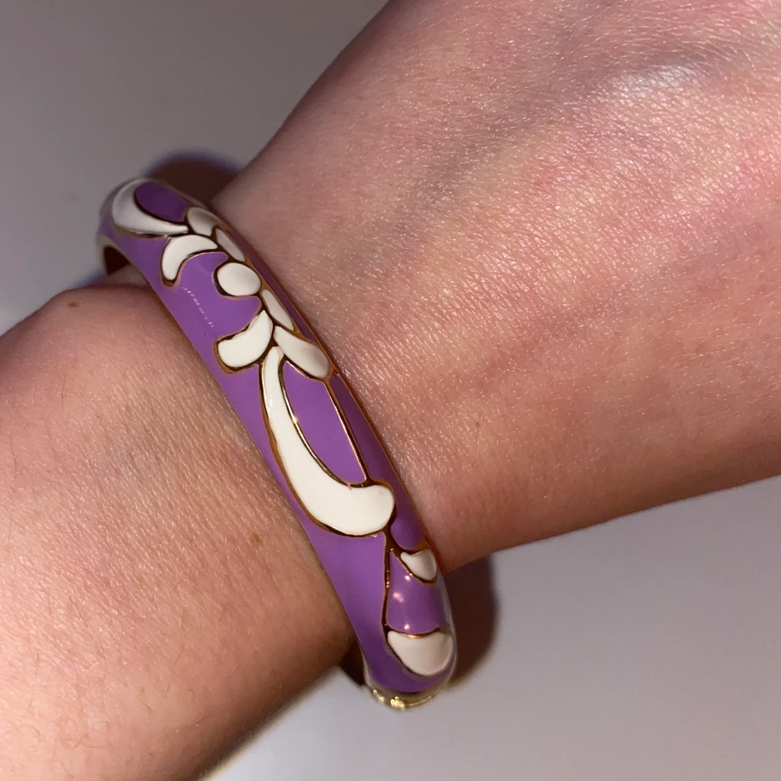 Lila armband i metal - 90