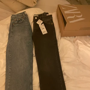 Zara The Midwaist straight - Ett par jeans i tvätten asphalt black. Supersnygga i storlek 38, tyvärr för liten storlek och endast testade en gång. 200/jeans startbud. Ord pris 399 Skriv om ni är intresserade och om mer info eller bilder :)  Dem blå är sålda 🥰 Köparen står för frakten!!!