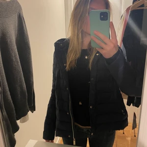 Täckjacka - Fin marinblå täckjacka från zara! Köparen står för frakt💙💙