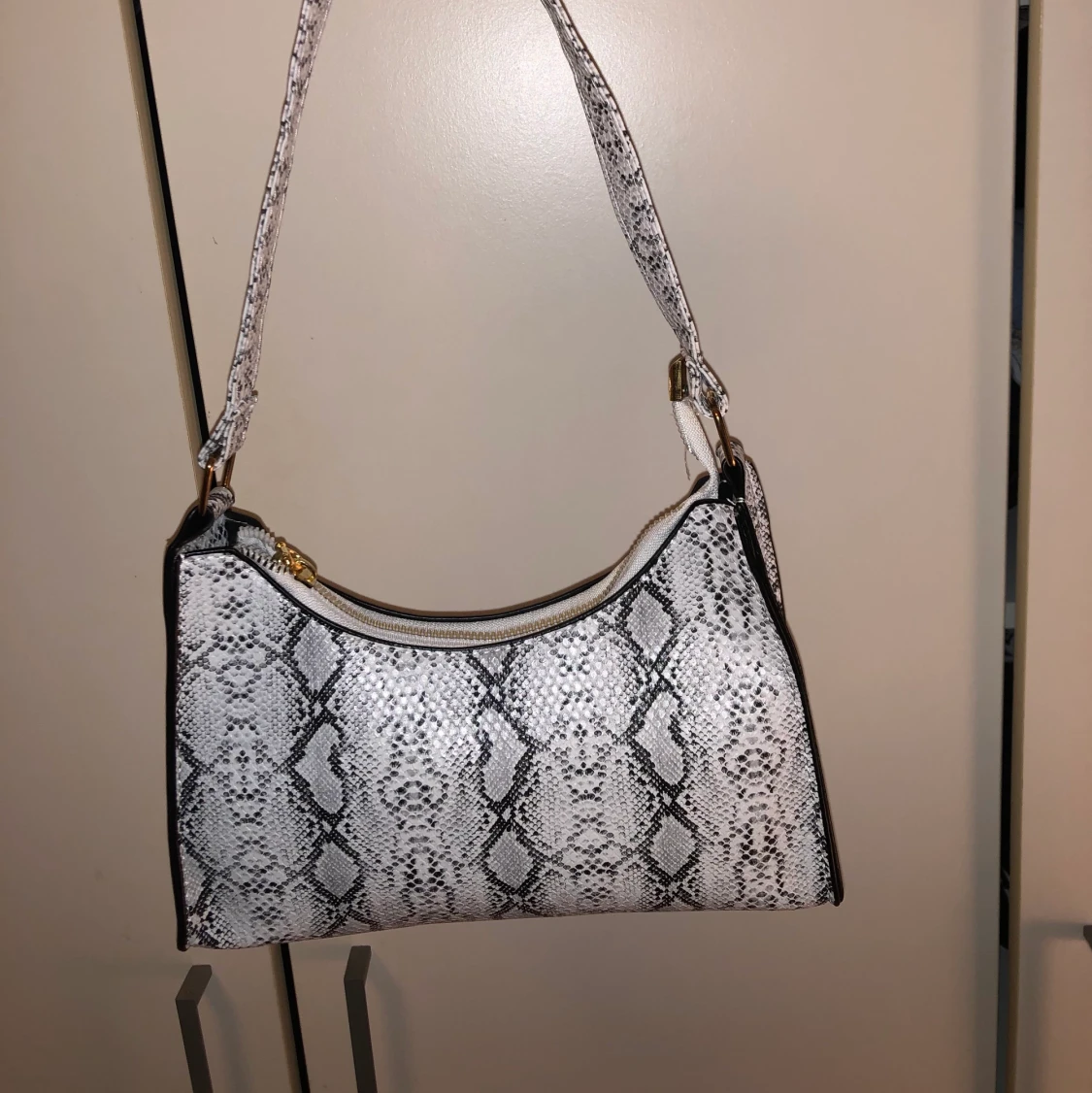 Nya väskor i förpackning  - 91