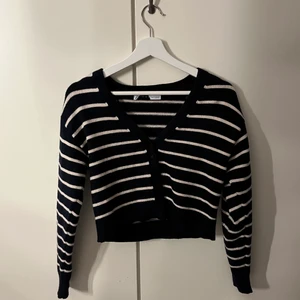 Randig kofta från ZARA❤️ - En randig kofta som är skit snygg nu till våren❤️ sitter perfekt för både xs och s💋