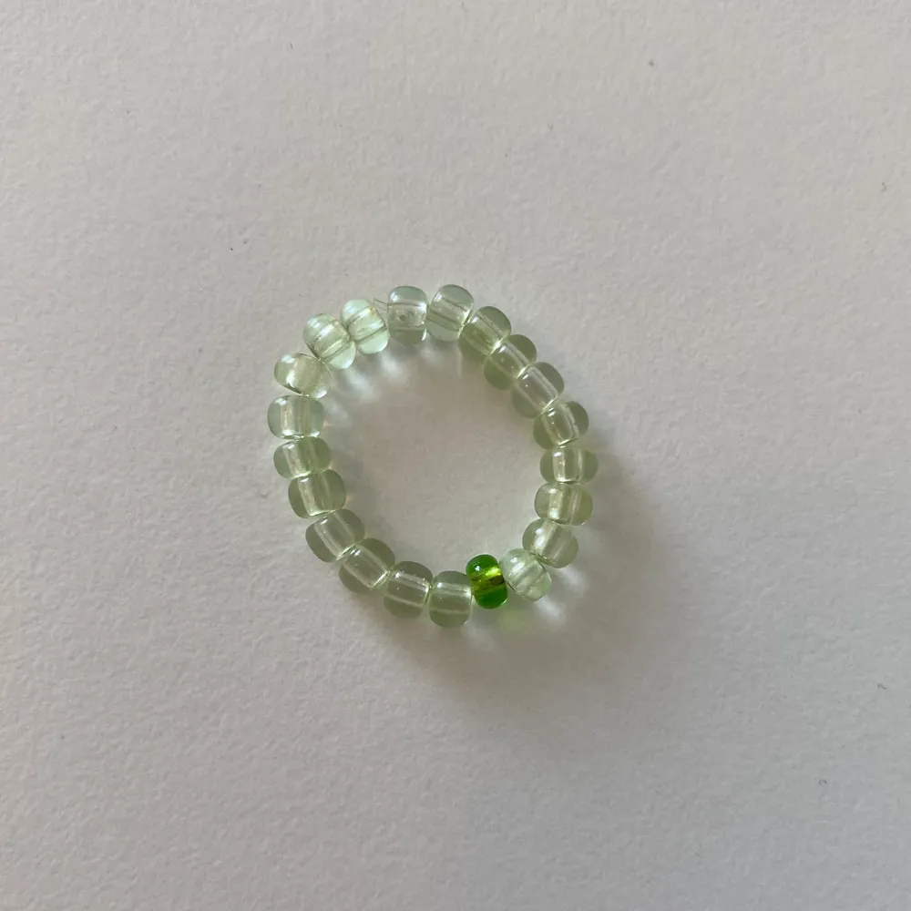 Grön handgjord ring!. Accessoarer.