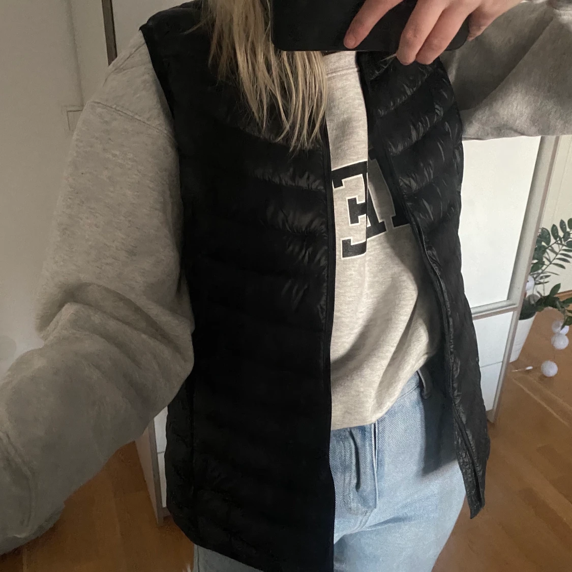 Helsvart väst  - 90