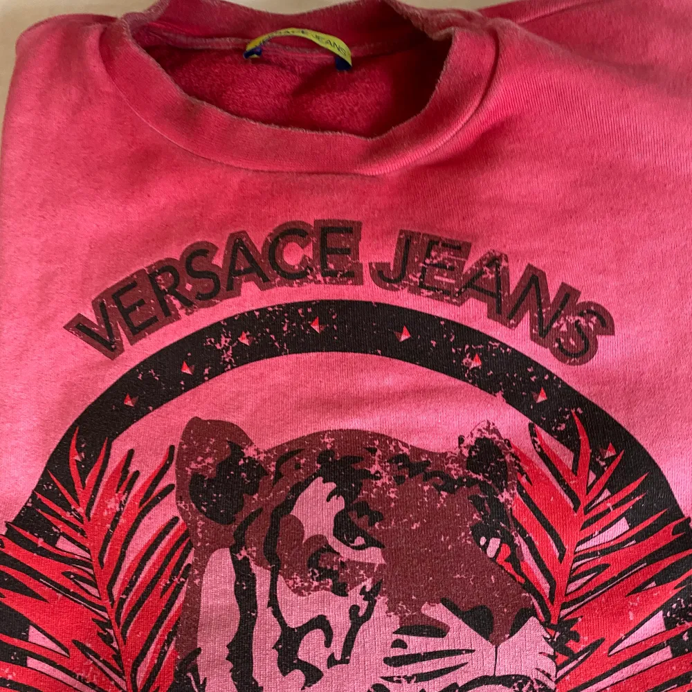 En äkta Versace tröja aldrig aldrig använd fel i färg vid beställning . Tröjor & Koftor.