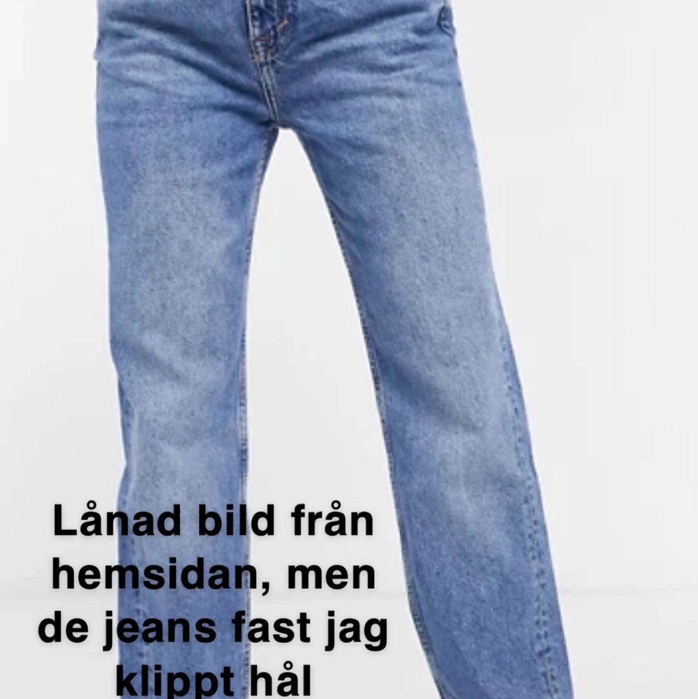 Jeans från pullandbear som är i fint skick aldrig användan pga av för stora. Köptes för 399kr. Köparen står för spårbarfrakt. Jeans & Byxor.