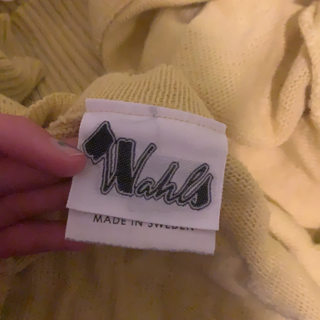 Gul stickad kofta - 91