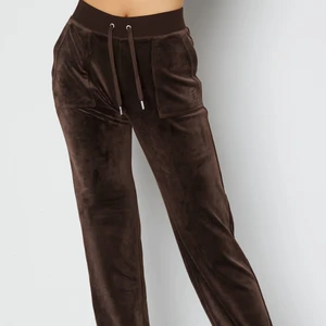 Juicy couture  - Storlek xs, helt oanvända passade mig ej. SLUTSÅLDA ÖVERALLT! Skickas annars tillbaka ☺️ GÅR ÄVEN KÖPA DIREKT