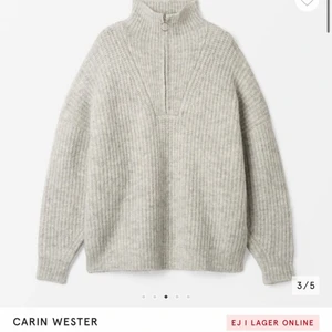 Carin Wester tröja - Jätte fin stickad tröja från Carin Wester, köpt på Åhléns. Den är slutsåld men köptes för 699kr och nästan oanvänd💙