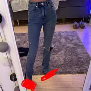 Snygga och trendiga jeans från zara❤️ köpta för 359 men säljer för 200 kr ❤️