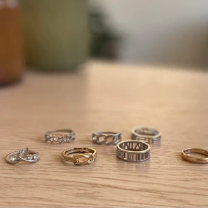 Ringar, ej äkta guld/silver  - Ringar i olika storlekar. 30kr/styck eller 150kr för alla. 