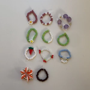 Snygga ringar!  - Snygga ringar som passar till typ allt, man får välja vilken ring man vill ha. En ring kostar 5kr + frakt 😜 oanvända ! 