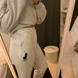 Polo ralph lauren byxor  - Säljer mina Polo ralph lauren byxor då dom inte kommer till användning. Använda fåtal gånger. 