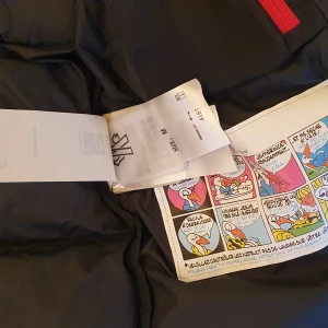 Moncler jacka - Strl S, aldrig använd då den var för liten för mig