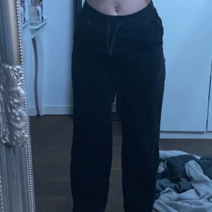 Mjukisbyxor🥰 - jätte bekväma byxor är använda typ 5 gånger och jag säljer dom för har växt ur dom💕 dom är i xs men små i storlekar